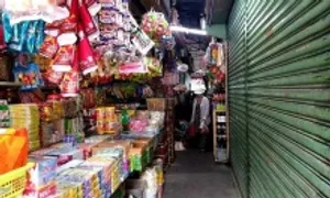 Tránh xa chợ truyền thống vì 'không mua bị đốt vía' Tránh xa chợ truyền thống vì 'không mua bị đốt vía'