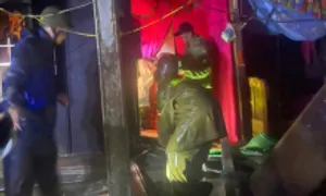 8 người thoát nạn khi quả đồi vùi lấp nhà 8 người thoát nạn khi quả đồi vùi lấp nhà