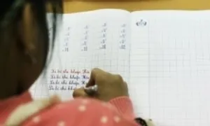 'Học sinh mất quá nhiều thời gian luyện viết chữ đẹp?' 'Học sinh mất quá nhiều thời gian luyện viết chữ đẹp?'