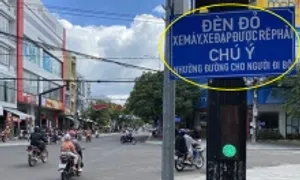 Rắc rối được rẽ phải khi đèn đỏ Rắc rối được rẽ phải khi đèn đỏ