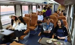 Tàu hỏa hút khách Tàu hỏa hút khách