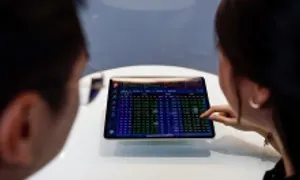 VN-Index tăng mạnh nhờ cổ phiếu 'họ' Vingroup