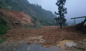 Nhiều khách mắc kẹt ở Sa Pa vì sạt lở