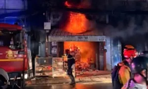 Cháy ngùn ngụt hai cửa hàng ở TP HCM Cháy ngùn ngụt hai cửa hàng ở TP HCM