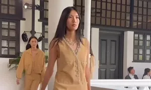 Huỳnh Tú Anh thành người mẫu Việt đầu tiên diễn show Chanel