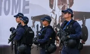 Singapore sẽ phạt roi kẻ lừa đảo trực tuyến