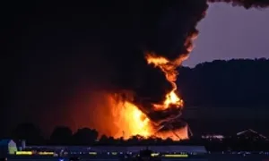 Khoảnh khắc nhân chứng sốc khi máy bay chở hàng Mỹ biến thành cầu lửa