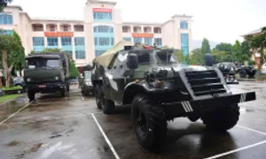 Vùng tâm bão huy động xe thiết giáp chống Kalmaegi