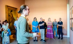 Hướng dẫn viên được khen dù mắng khách suốt tour